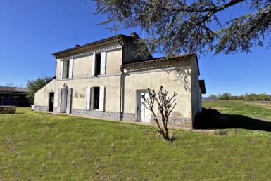 Maison en pierre à rénover / SAINTE TERRE