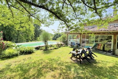 Maison en pierre avec piscine à Lamothe-Montravel (24230)