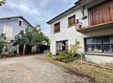 Ensemble immobilier face à la Dordogne