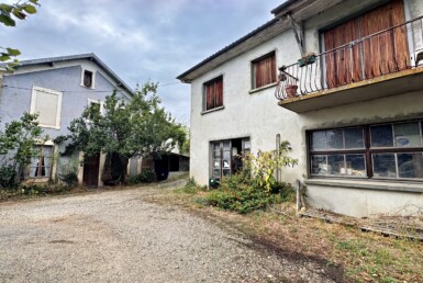 Ensemble immobilier face à la Dordogne